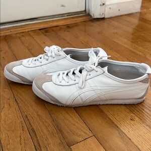 White and beige Onitsuka Tiger 
Mexico 66